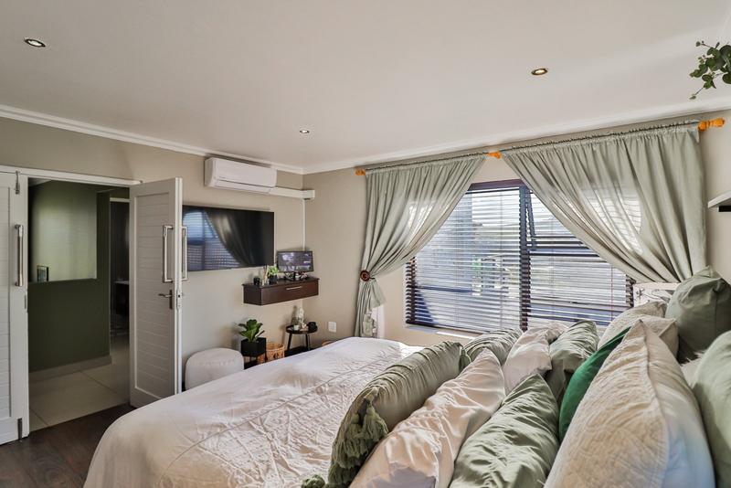 4 Bedroom Property for Sale in Island View Western Cape